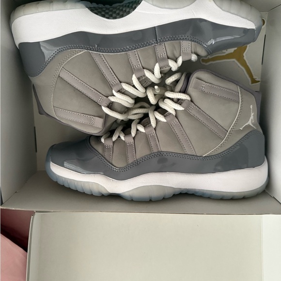 Jordan Air 11 Retro Medium Gray Sneakers - Picture 1 of 4